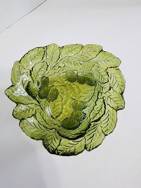 Vintage Indiana Glass Tiara Chantilly Green Berry Bowl 7" Leaf Blackberry